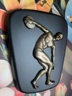 Discobolus Gresk mytologi veggplett veggdekor svart lakkert og patinert metall relieff dekor thumbnail