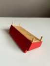 Lundby dukkehus møbler tilbehør 1:18 - Rød skai/ skinn sofa (5148) 1960 tallet thumbnail