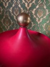 Art deco design mekanisk sigarett dispenser i emaljert messing orientalsk form med fuglemotiv 1950-tallet thumbnail