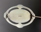 Oval/ rund sort emaljert brosje i sølv med nasjonalromantisk motiv (925S) - Aksel Holmsen Norge 1950/ 60 tallet thumbnail