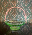 Skål med hank i grønt transparent uranium pressglass 1950/ 60-tallet 1950/ 60 tallet thumbnail