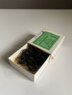 Landhandel Mustad-Best Kirby kroker nr 2/0 kval 7131 i original eske - O. Mustad & Sön Oslo Norge 1960 tallet thumbnail