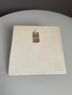 Veggplett i porselen - Arabia Finland 1986 thumbnail