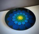Rundt fargerikt serveringsbrett i lakkert blikk - Worcester Ware England 1960/ 70 tallet thumbnail