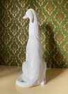 Greyhound stor hvit hundefigur/ skulptur/ statue i glasert steingods thumbnail