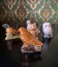 Miniatyr små samlefigurer fugler i glasert steingods settekasse England 1980-tallet thumbnail