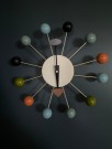 Space age vegghengt ballklokke/ ur - Reproduksjon av 60 talls design ikon. thumbnail