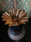 Art deco design mekanisk sigarett dispenser i emaljert messing orientalsk form med fuglemotiv 1950-tallet thumbnail