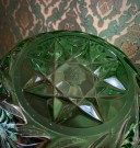 Stor dessert/ serveringsskål/ bolle i grønt transparent uranium pressglass thumbnail