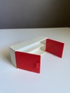 BRIO dukkehus møbler interiør 1:18 - Rødt overskap veggskap kjøkkensett 1970 tallet thumbnail