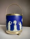 Antikk royal blå/ hvit kjeks/ is krukke i jasperware porselen med metall lokk - Wedgwood England 1900 tallet thumbnail