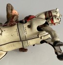 Hest og soldat, trekkoppleke i blikk - Tysk, 1950/60 tallet thumbnail