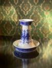 Antica hvit fajanse porselen lysestake med blå folklore dekor 59 - Raija Uosikkinen Arabia Finland 1960 tallet thumbnail