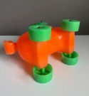 Dra/ trekk leke oransje/ grønn hund i plast - GDR Tyskland 1970 tallet thumbnail