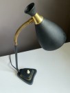 Sort skrivebordslampe/ bordlampe i fargelakkert metall - Solbergs fabrikker Norge 1950 tallet thumbnail