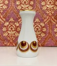 Hvit vase i porselen med burgunder rød dekor og gull detaljer - PMR Bavaria Jaeger & Co Germany Tyskland 1970 tallet thumbnail