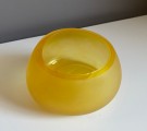 Signert asymmetrisk skål/ bolle i matt kunstglass thumbnail