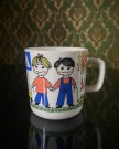 Trygg trafikk krus/ kopp med hank hvit porselen 537 - Inger Waage FIGGJO Norway 1970 tallet thumbnail