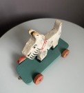 Hund, trekkleke i tre - 1950/60 tallet thumbnail