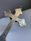 Katolsk brystkors pektoralkors i oksidert metall thumbnail