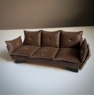 Lisa of Denmark dukkehus møbler tilbehør 1:18 - 3-seters skinn sofa #181 1970 tallet thumbnail