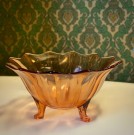 Bygdin trebeint kompottskål i rosa lakserødt pressglass - Hadeland Glassverk 1930 tallet thumbnail