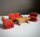 LISA of Denmark dukkehus møbler tilbehør 1:18 - Nepal sofa/ sittegruppe/ Lounge sett (190) 1970/ 80 tallet thumbnail