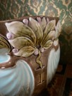 Stor Art nouveau jugend Majolica potteskjuler/ blomsterpotte i glasert keramikk 1900-tallet thumbnail