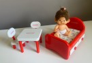 Monchhichi apefigur dukke i vinyl med tilhørende møbler - Sekiguchi 1970/ 80 tallet thumbnail