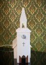 Glade jul hvit julekirke i plast med spilledåse og elektrisk belysning - Eskilstorps Sløjdindustri Sweden Sverige thumbnail