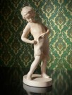 Antikk kunstfigur gutt i lys umalt keramikk (110) - Michela Karsten  P. Ipsens Enke Denmark 1920/ 30 tallet thumbnail