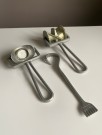 Kjøkkenutstyr/ kjøkkentøy kake/ baketrinser i stål og aluminium- Høyang Norge 1950 tallet thumbnail