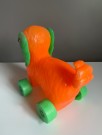 Dra/ trekk leke oransje/ grønn hund i plast - GDR Tyskland 1970 tallet thumbnail