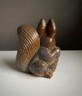 Brunglasert steingods/ keramikkfigur ekorn - Kåre Berven Fjeldsaa Stavanger Flint/ Figgjo Norge 1950/ 60 tallet thumbnail
