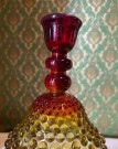 Lysestake i rubin rødt og gult pressglass hobnail relief mønster thumbnail