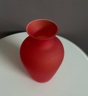 Vase i matt kunstglass - Christiania Glasmagasin Norge, 1990/00 tallet thumbnail