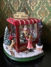 Santa`s toy shop juleby juledekor nissefar batteridrevet spilledåse  thumbnail