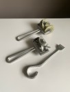 Kjøkkenutstyr/ kjøkkentøy kake/ baketrinser i stål og aluminium- Høyang Norge 1950 tallet thumbnail