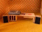 LISA dukkehus møbel tilbehør 1:18- Stereobenk (265) 1980 tallet thumbnail