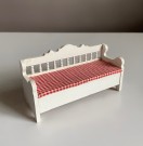 Lundby dukkehus møbler tilbehør 1:18 - hvit benk/ kjøkken sofa (3141) 1980 tallet thumbnail