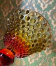 Lysestake i rubin rødt og gult pressglass hobnail relief mønster thumbnail