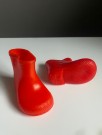 Røde latex/ vinyl/ myk plast dukkesko/ boots/ støvler nr 6 - 1960 tallet thumbnail