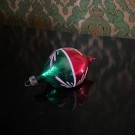Juletrepynt håndmalt rød/ grønn julekule/ ornamenter i glass med reflektor speil 1950/ 60 tallet thumbnail