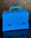 Blå kitsch koffert/ beholder/ veske/ beauty bag i plastmateriale med slange reliefmønster - 1960/ 70 tallet thumbnail