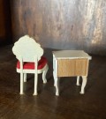 Lundby dukkehus tilbehør 1:18 romantisk rokokkomøbler nattbord/kommode og stol 1950/60-tallet thumbnail