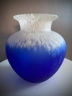 Lekker vase i spettet matt kunstglass thumbnail