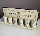 Hindu kryddersett - hylle med krydderbokser thumbnail