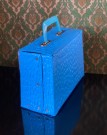 Blå kitsch koffert/ beholder/ veske/ beauty bag i plastmateriale med slange reliefmønster - 1960/ 70 tallet thumbnail