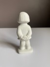 Liten pike, figur/ skulptur i hvitt uglasert steingods/ porselen - 1950/ 60 tallet thumbnail