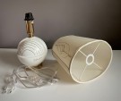 Tidstypisk Funkis bordlampe i porselen - Italia 1980 tallet thumbnail